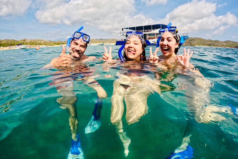 Private yacht tour of the Huatulco Bays Small yacht for 8 people