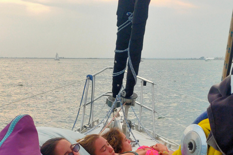 Santa Pola: Sailboat trips to Tabarca, snorkeling, and sunset with tasting