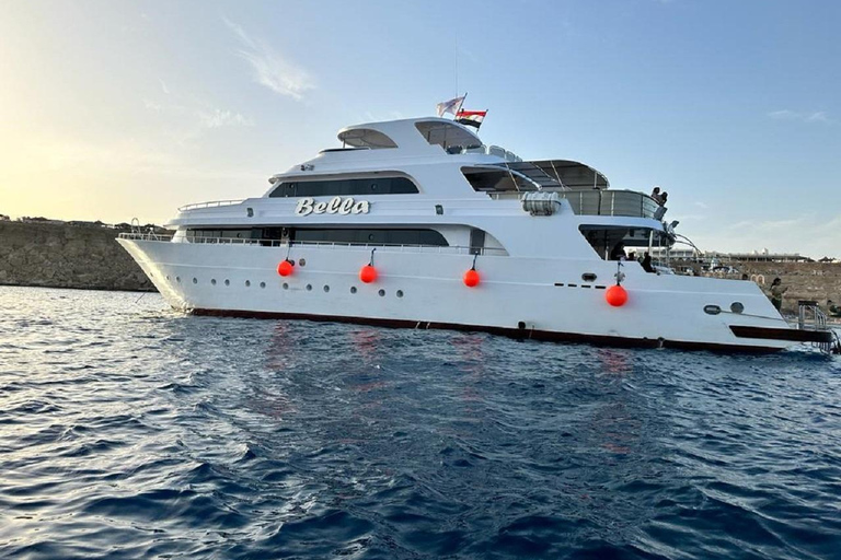 Sharm: Vip Snorkeling Cruise with international lunch