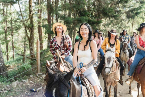 Passeio a cavalo em Copacabana com tudo incluído - Medellín