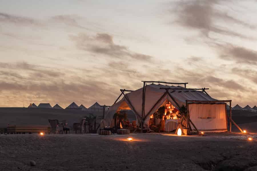 Marrakech: Privates Abendessen in der Agafay-Wüste mit Musik und Feuershow. Foto: GetYourGuide