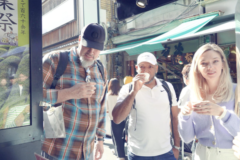 Tsukiji Cultural Gourmet Tour: Food Hunting with a Local