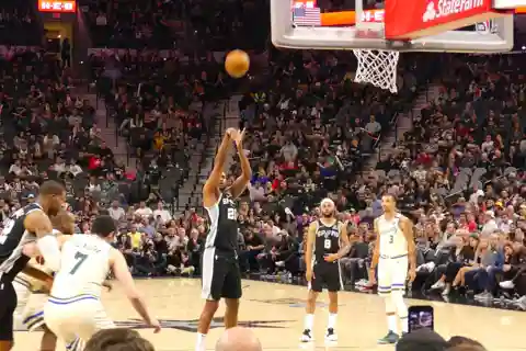San Antonio: Ingressos para jogos de basquete do San Antonio Spurs