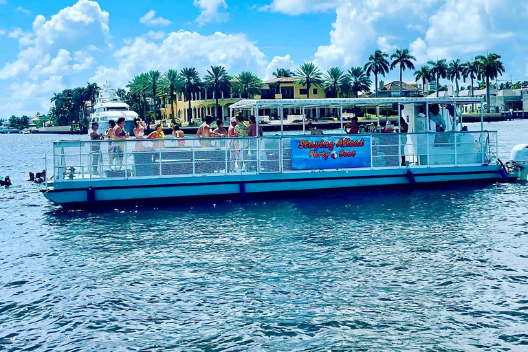 Fort Lauderdale: Scenic Boat Trip w/ Swim Stop & Inflatables