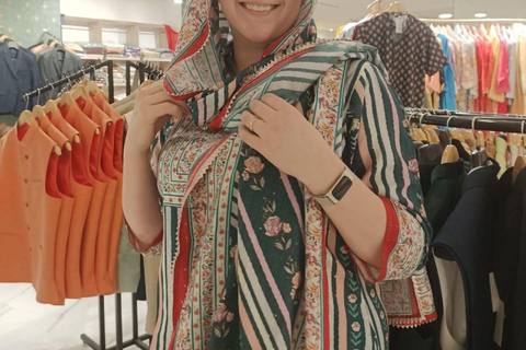 Wedding Wear & Bollywood Glam Shopping Tour (Women-Led Tour) Wedding Wear & Bollywood Glam Shopping Tour (Half-Day Tour)