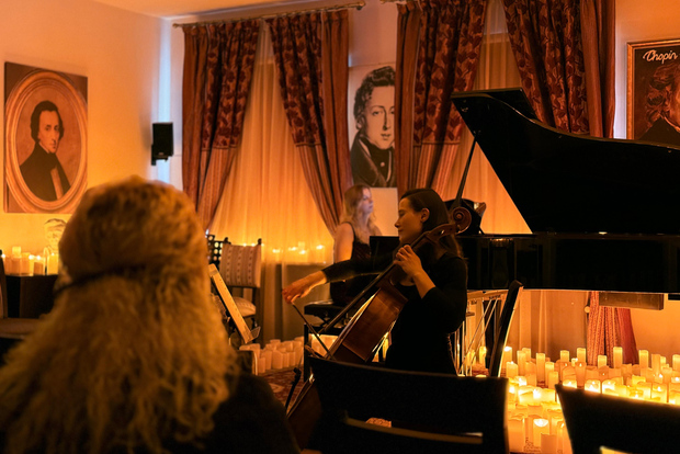 Cracovia: musica dei Queen dal vivo in un'intima galleria