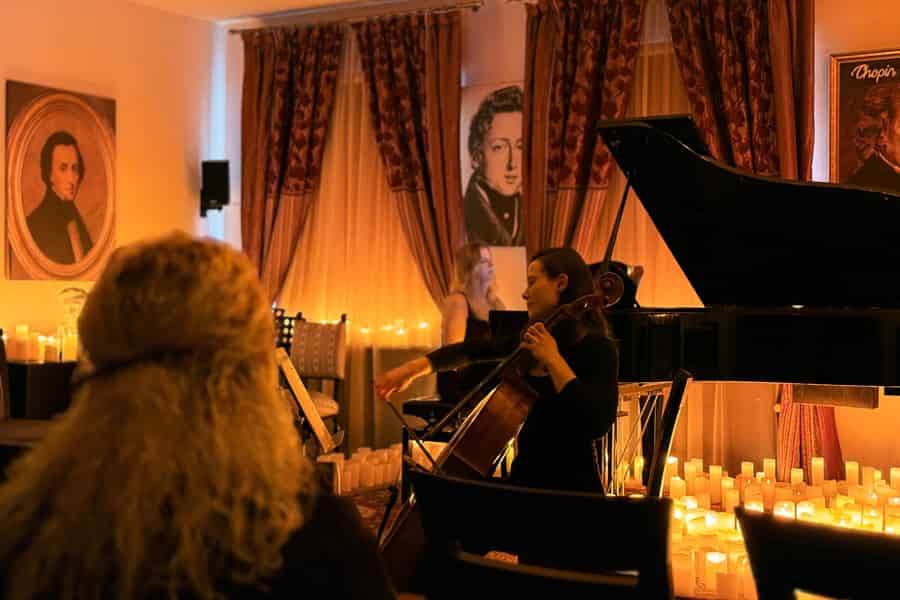 Queen-livemuziek in een intieme galerie