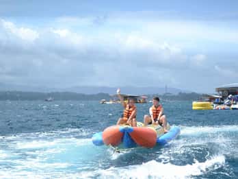 Panglao: Se você está em uma praia de Alona, pode fazer um passeio de barco com banana.