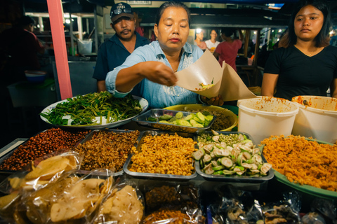 Ubud: Gianyar Night Market Food Tour with up to 17+ Tastings Tour with Transfer from Central Ubud