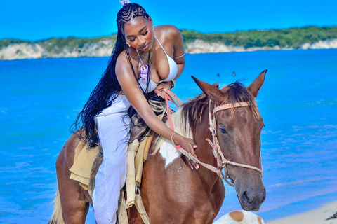 Punta Cana: Horseback Riding Tour with Beach Visit