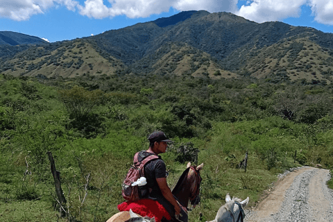 Medellín : Aventure en bateau + équitation à Santa Fe de AntioquiaSanta Fe de Antioquia : Promenade en bateau aventureux+excursion à cheval