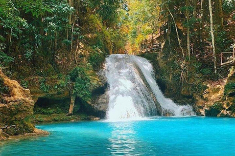 Ocho Rios : Aventure dans les chutes et la rivière Blue Hole avec shopping