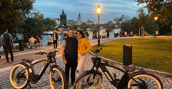 Prague: Retro E-Bike Tour of Viewpoints & Historic Sites