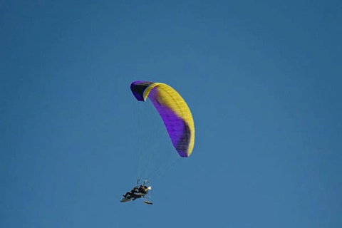 Tandem-Paragliding-Erlebnis mit HoteltransfersTandem-Gleitschirmfliegen mit Hoteltransfers für bis zu 9 Personen