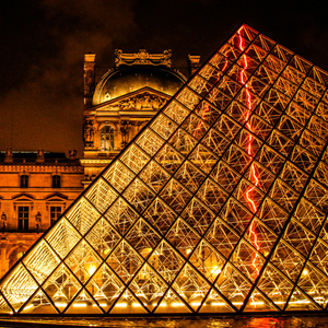 Night at the Louvre Museum: 6-people Max Guided Exploration
