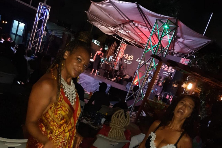 Vive la vida nocturna de Accra Música Bebidas Fiesta de baile y ambiente