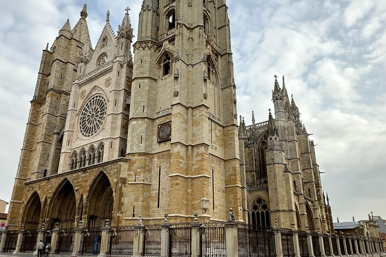 Tour Oviedo Castrillo Polvazares Astorga e Cattedrale di LeonTour Oviedo Castrillo Polvazares Astorga e Catedral de Leon