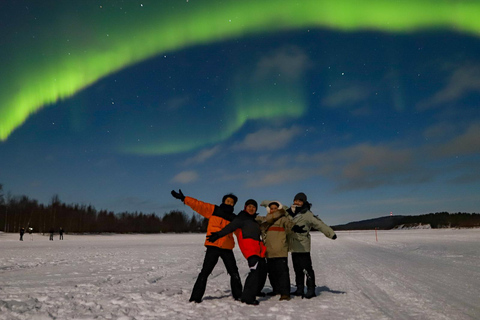 Saariselkä,Kakslauttanen: Aurora Hunting & Photography Tour. Private Aurora Hunting & Photography Tour By Minivan