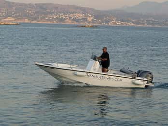 Escursione di mezza giornata in barca da Marathi con skipper