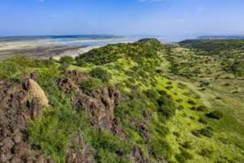 From Nairobi: Lake Magadi 2-Day Trip with Game Drive & Hike