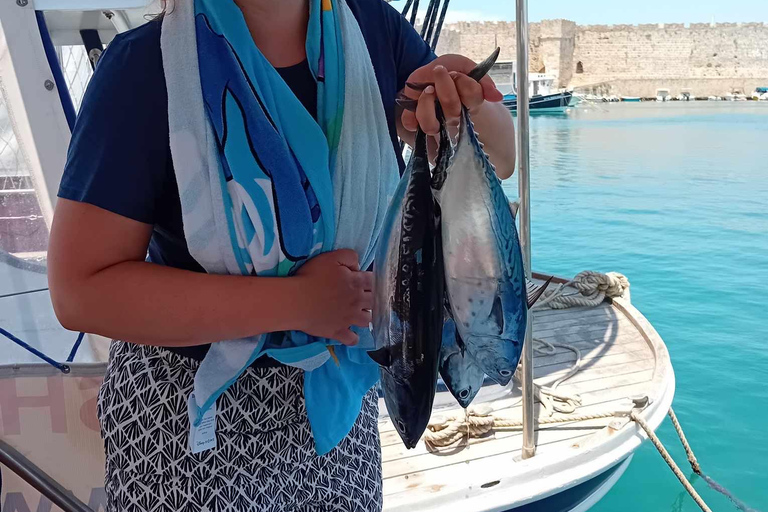 Rodas: Excursión de pesca con barbacoa y baño