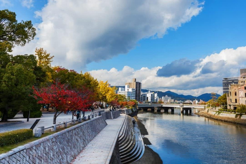 Osaka/Kyoto: Hiroshima&Miyajima Private Tour Luxury Vehicle
