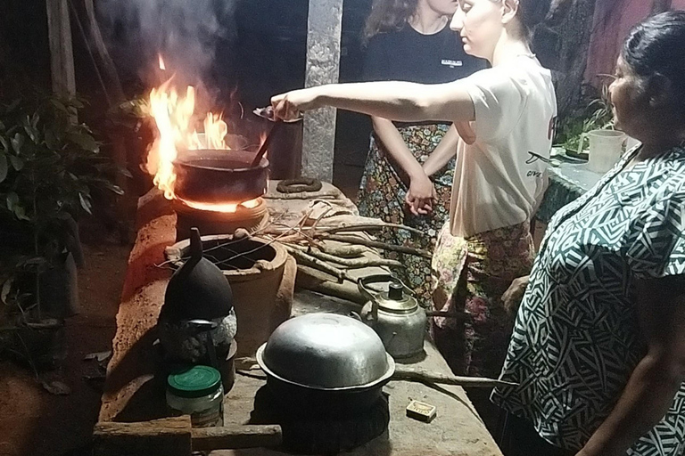 Kandy: Traditional cooking class in a village with transport