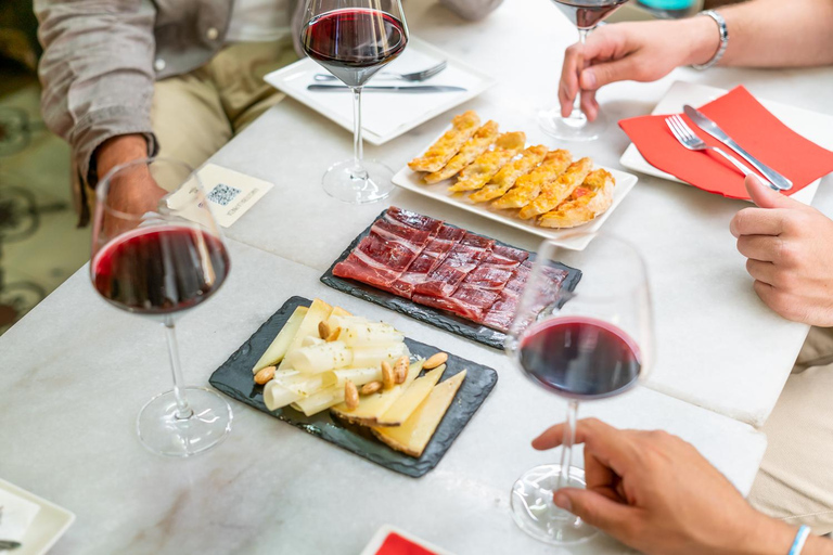 De Madri: vilarejos tradicionais, visita a vinícolas e almoço de tapasTour em inglês