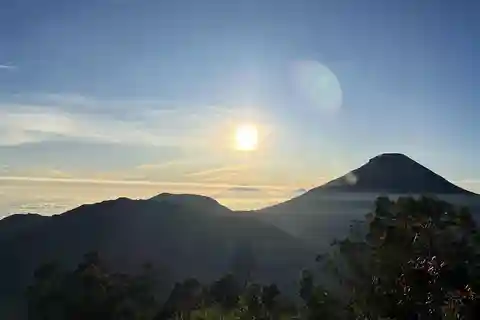 From Yogyakarta: Dieng Tour, Golden Sunrise & Tea Plantation