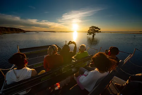 Kissimmee: Boggy Creek Sunset Airboat Tour