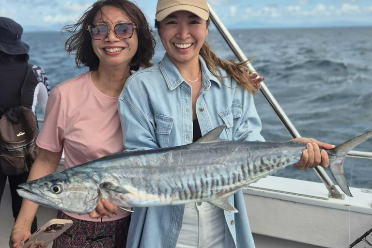 Cairns: Great Barrier Reef Fishing Charter with Lunch