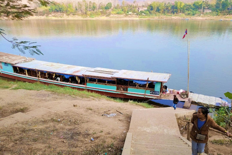 Chiang Rai: Luang Prabang 2-Day Slow Boat Transfer (Included Hotel) Chiang Rai: Luang Prabang 2Day by Slow Boat