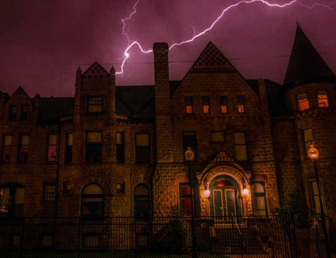Detroit: Ghosts and Spirits Haunted Walking Tour