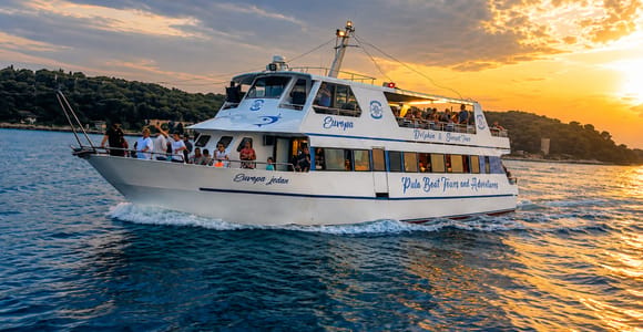 Pula: Delfinbeobachtung bei Sonnenuntergang auf den Brijuni-Inseln mit Getränken & Abendessen