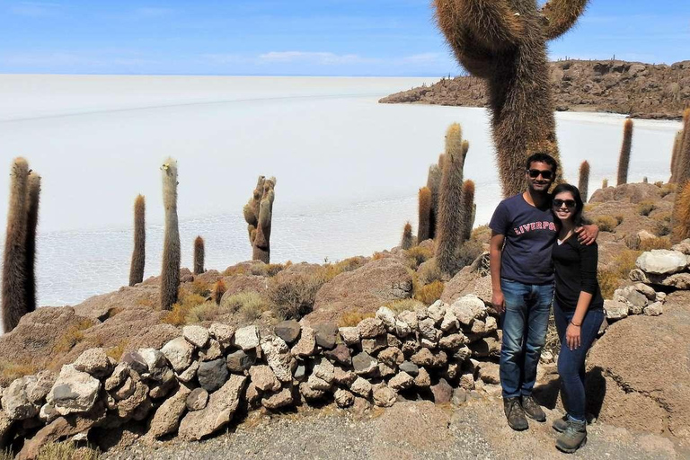 Uyuni: Dagvullende tour op de zoutvlaktes met wijn bij zonsondergang