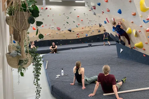 Rovaniemi: Indoor Climbing Experience with Instructor