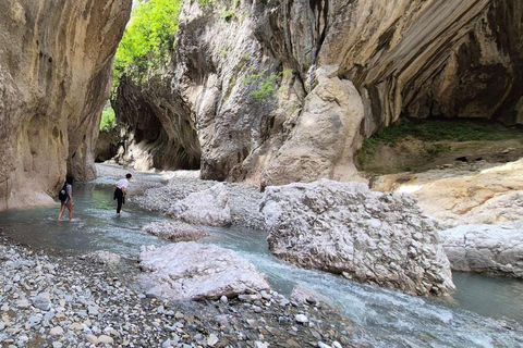 Von der Küste zu den Bergen: Albaniens Sieben-Städte-Tour