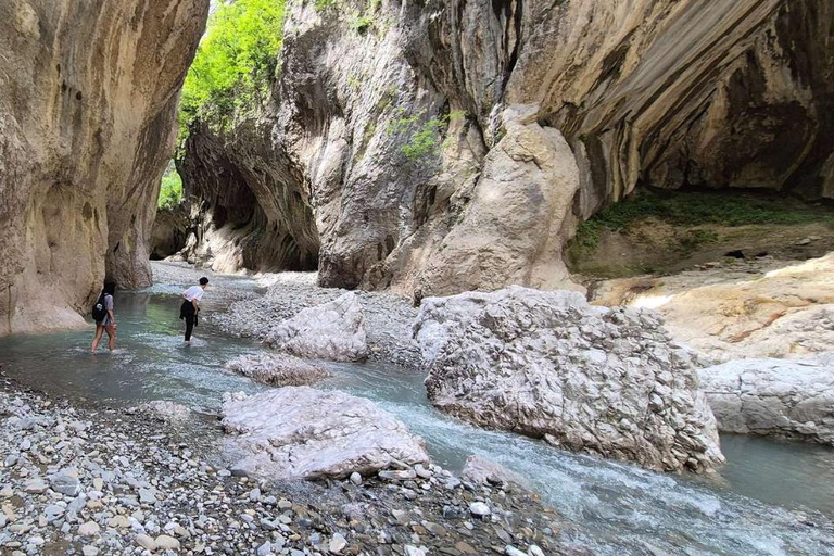 Von der Küste zu den Bergen: Albaniens Sieben-Städte-Tour