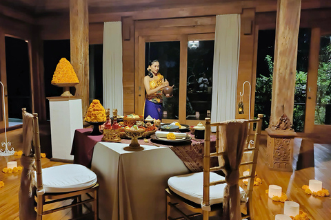 乌布：巴厘岛皇家晚餐，热带森林景观素食菜单