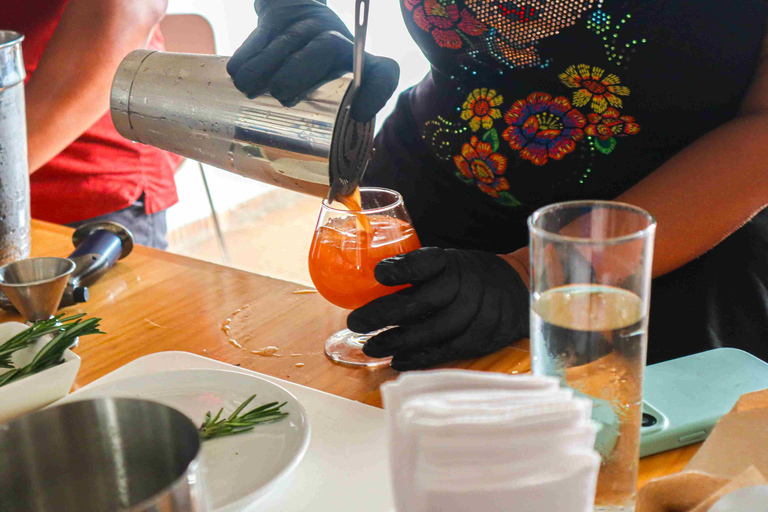 Cartagena: traditionele Colombiaanse mixologielesCartagena: Traditionele Colombiaanse mixologieles