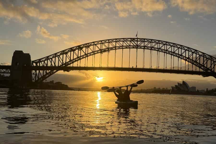 Private Kajaktour bei Sonnenaufgang in Sydney – Opernhaus & Harbour Bridge. Foto: GetYourGuide
