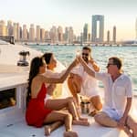 Dubai: crociera al tramonto su lussuoso yacht con stuzzichini e bevande