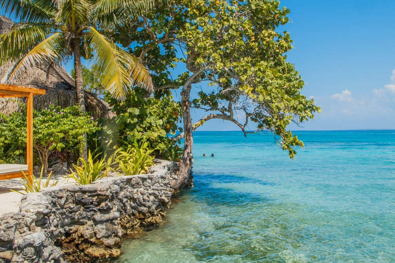 Ilhas do Rosário: Aventura na Ilha dos Piratas! Foge para as Caraíbas