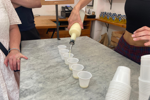 Naples: Street Food and Guided Sightseeing Walking Tour