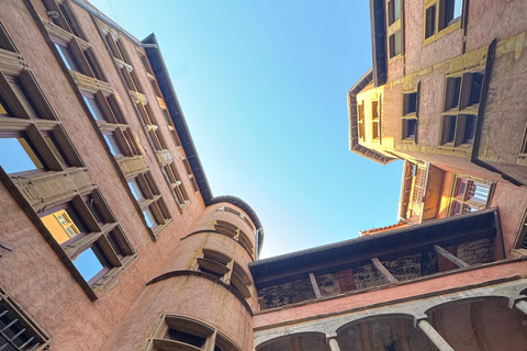Lyon: Historical tour of the maisons closes through the centuries Lyon: Historical tour of the Maisons Clauses through the centuries