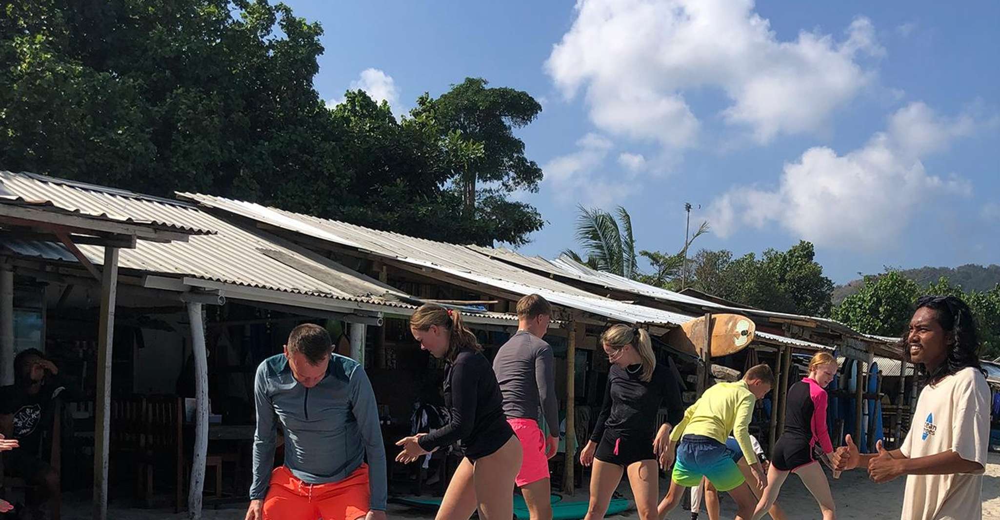 Fangen der Welle-Surfen in Lombok - Hizvo