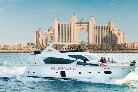 Dubai Marina: Yacht Tour with Optional Breakfast or BBQ