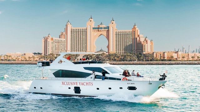 Dubai Marina: Jachttour met optioneel ontbijt of BBQ