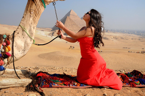 Pyramides, Sakkara et Memphis - Visite privée avec déjeunerVisite privée avec guide, transfert et déjeuner, à l&#039;exclusion des droits d&#039;entrée.