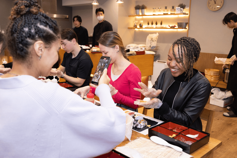 شيبويا طوكيو: دورة تحضير السوشي (نباتي/حلال)قائمة السوشي العادية (خالية من الغلوتين *تشمل الأسماك)